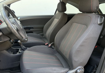 Подержанный автомобиль Opel Corsa 2011 года (10 фото)