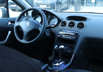Подержанный автомобиль Peugeot 408 2014 года (12 фото)