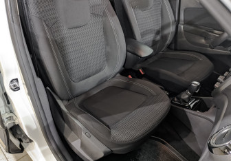 Подержанный автомобиль Renault Kaptur 2017 года (24 фото)