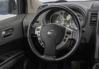 Подержанный автомобиль Nissan X-Trail 2007 года (15 фото)
