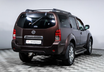 Подержанный автомобиль Nissan Pathfinder 2010 года (5 фото)