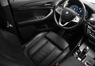 Подержанный автомобиль BMW X3 2017 года (18 фото)