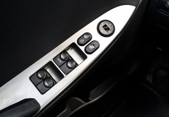 Подержанный автомобиль Hyundai Solaris Hatchback 2015 года (17 фото)