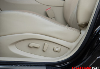 Подержанный автомобиль Infiniti QX50 2015 года (18 фото)