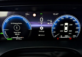 Подержанный автомобиль Toyota Camry Sedan 2024 года (13 фото)
