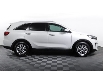 Подержанный автомобиль Kia Sorento 2019 года (4 фото)