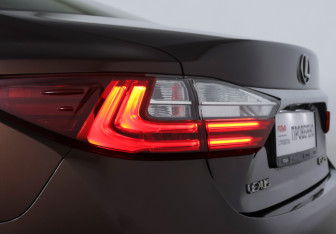 Подержанный автомобиль Lexus ES 2017 года (23 фото)