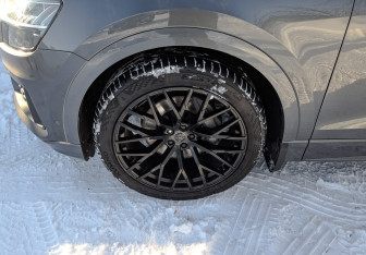 Подержанный автомобиль Audi Q8 2021 года (18 фото)