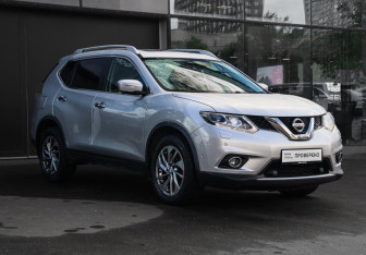 Подержанный автомобиль Nissan X-Trail 2015 года (3 фото)