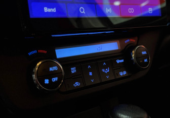 Подержанный автомобиль Toyota Corolla Sedan 2013 года (27 фото)