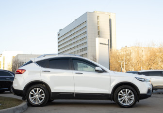 Подержанный автомобиль FAW Besturn X80 2019 года (3 фото)