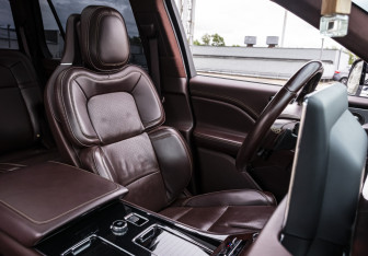 Подержанный автомобиль Lincoln Aviator 2020 года (15 фото)