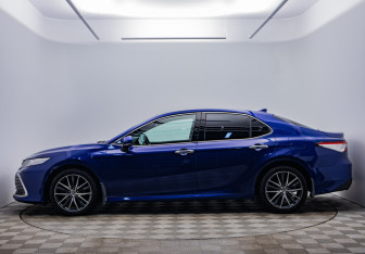 Подержанный автомобиль Toyota Camry Sedan 2021 года (8 фото)