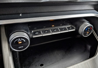 Подержанный автомобиль Geely Coolray 2023 года (21 фото)