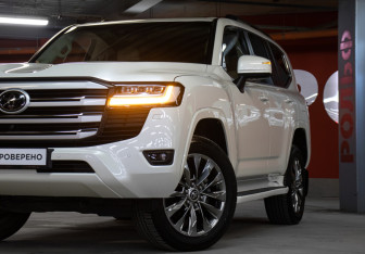 Подержанный автомобиль Toyota Land Cruiser Suv 2022 года (27 фото)