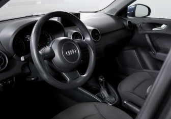 Подержанный автомобиль Audi A1 2014 года (14 фото)
