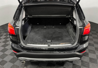 Подержанный автомобиль BMW X1 2017 года (9 фото)
