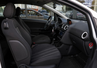 Подержанный автомобиль Opel Corsa 2013 года (10 фото)