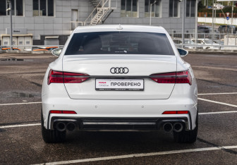 Подержанный автомобиль Audi A6 Sedan 2020 года (6 фото)