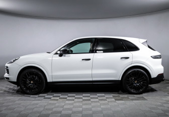 Подержанный автомобиль Porsche Cayenne 2020 года (8 фото)