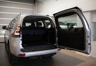 Подержанный автомобиль Toyota Land Cruiser Prado 2021 года (35 фото)