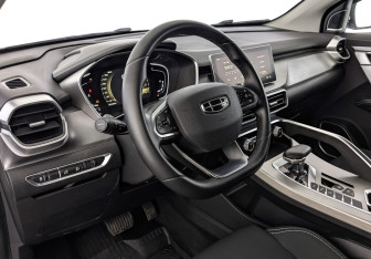 Подержанный автомобиль Geely Coolray 2023 года (16 фото)