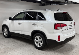 Подержанный автомобиль Kia Sorento 2014 года (7 фото)