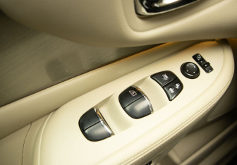 Подержанный автомобиль Nissan Murano Suv 2017 года (15 фото)