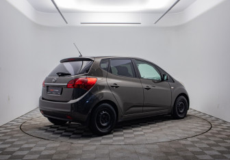 Подержанный автомобиль Kia Venga 2015 года (5 фото)