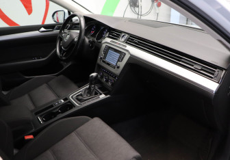 Подержанный автомобиль Volkswagen Passat Sedan 2015 года (25 фото)