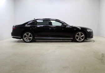 Подержанный автомобиль Audi A8 2018 года (4 фото)