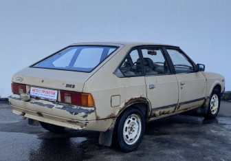 Подержанный автомобиль Москвич 2141 1990 года (5 фото)