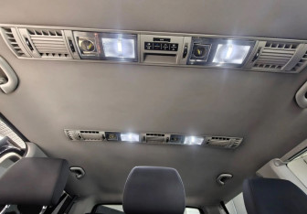 Подержанный автомобиль Volkswagen Caravelle 2014 года (16 фото)