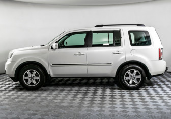 Подержанный автомобиль Honda Pilot 2013 года (8 фото)