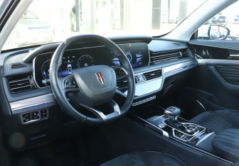 Подержанный автомобиль Hongqi HS5 2024 года (13 фото)