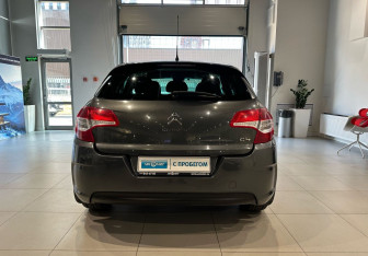 Подержанный автомобиль Citroen C4 Hatchback 2012 года (5 фото)