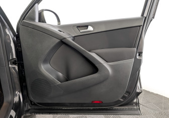 Подержанный автомобиль Volkswagen Tiguan 2016 года (24 фото)