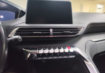 Подержанный автомобиль Peugeot 3008 2019 года (15 фото)