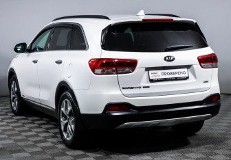 Подержанный автомобиль Kia Sorento 2016 года (7 фото)