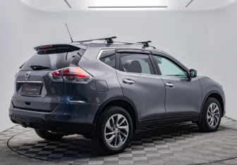 Подержанный автомобиль Nissan X-Trail 2015 года (5 фото)