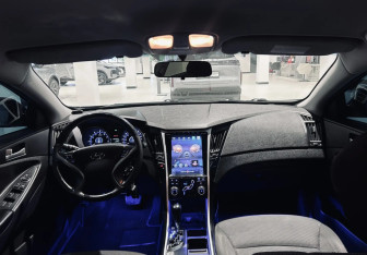Подержанный автомобиль Hyundai Sonata 2012 года (15 фото)