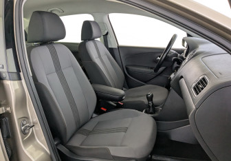 Подержанный автомобиль Volkswagen Polo Sedan 2016 года (21 фото)