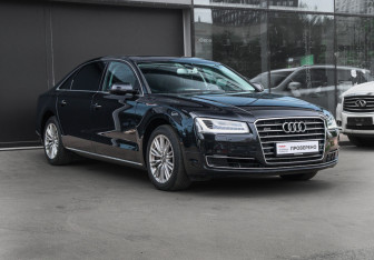 Подержанный автомобиль Audi A8 2015 года (3 фото)