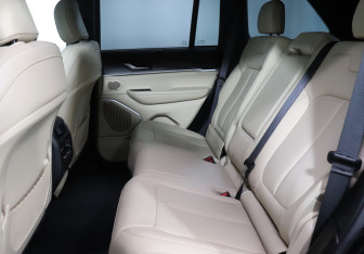 Подержанный автомобиль Jeep Grand Cherokee 2023 года (10 фото)