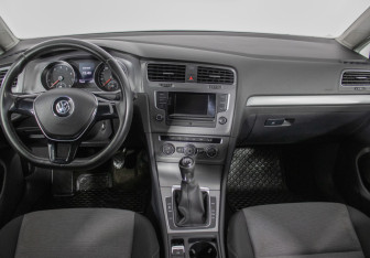 Подержанный автомобиль Volkswagen Golf Hatchback 2014 года (13 фото)