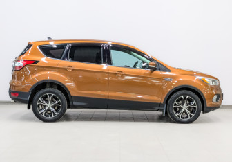 Подержанный автомобиль Ford Kuga 2017 года (4 фото)