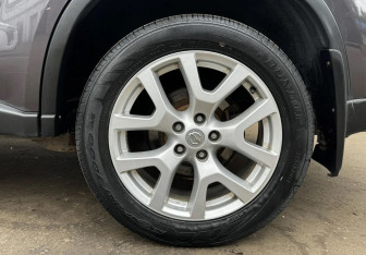 Подержанный автомобиль Nissan X-Trail 2011 года (15 фото)
