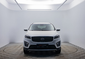 Подержанный автомобиль Kia Sorento 2017 года (2 фото)