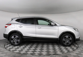 Подержанный автомобиль Nissan Qashqai 2016 года (4 фото)