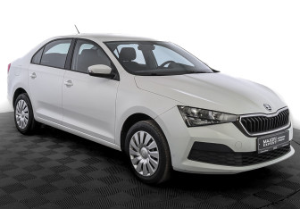 Подержанный автомобиль Skoda Rapid Liftback 2021 года (3 фото)